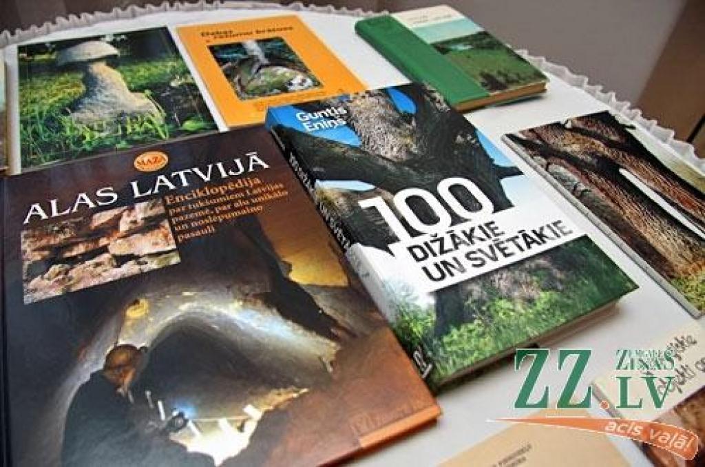 Kopš 18.marta Ģ.Eliasa Jelgavas Vēstures un mākslas muzejā skatāma Gunta Eniņa izstāde «Dabas pieminekļi Latvijas ainavā».

G.Eniņš ir pazīstams kā cilvēks, kurš jau daudzus gadus ir draugos ar mūsu zemes sirmajiem ozoliem un simtgadīgajām...