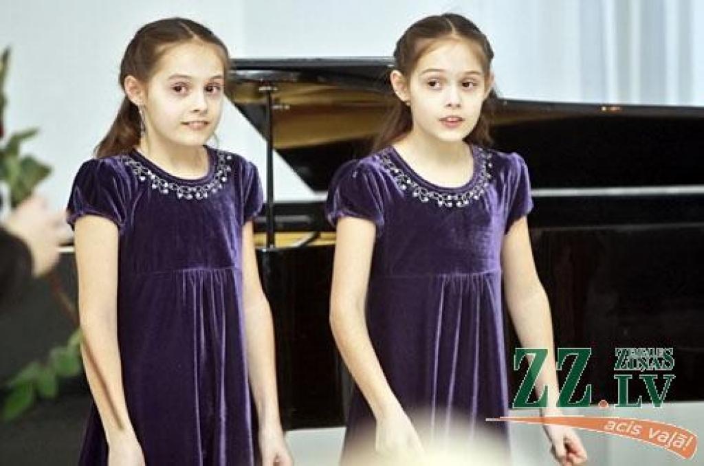 Rītvakar pulksten 17.30 ar koncertu «Russkije napevi» pilsētas kultūras namā, kur līdz ar Jelgavas kolektīviem «Slavjanočka» un «Zvonņica» uzstāsies arī jēkabpilieši un viesi no Krievijas pilsētas Kirovas, noslēgsies krievu kultūras...