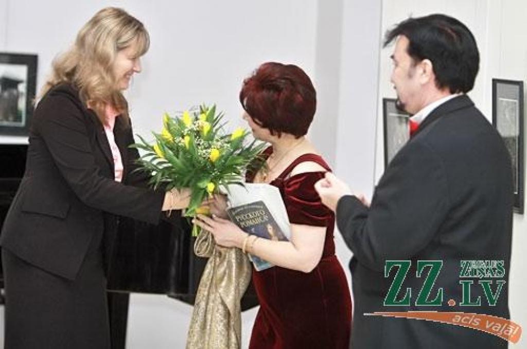Rītvakar pulksten 17.30 ar koncertu «Russkije napevi» pilsētas kultūras namā, kur līdz ar Jelgavas kolektīviem «Slavjanočka» un «Zvonņica» uzstāsies arī jēkabpilieši un viesi no Krievijas pilsētas Kirovas, noslēgsies krievu kultūras...