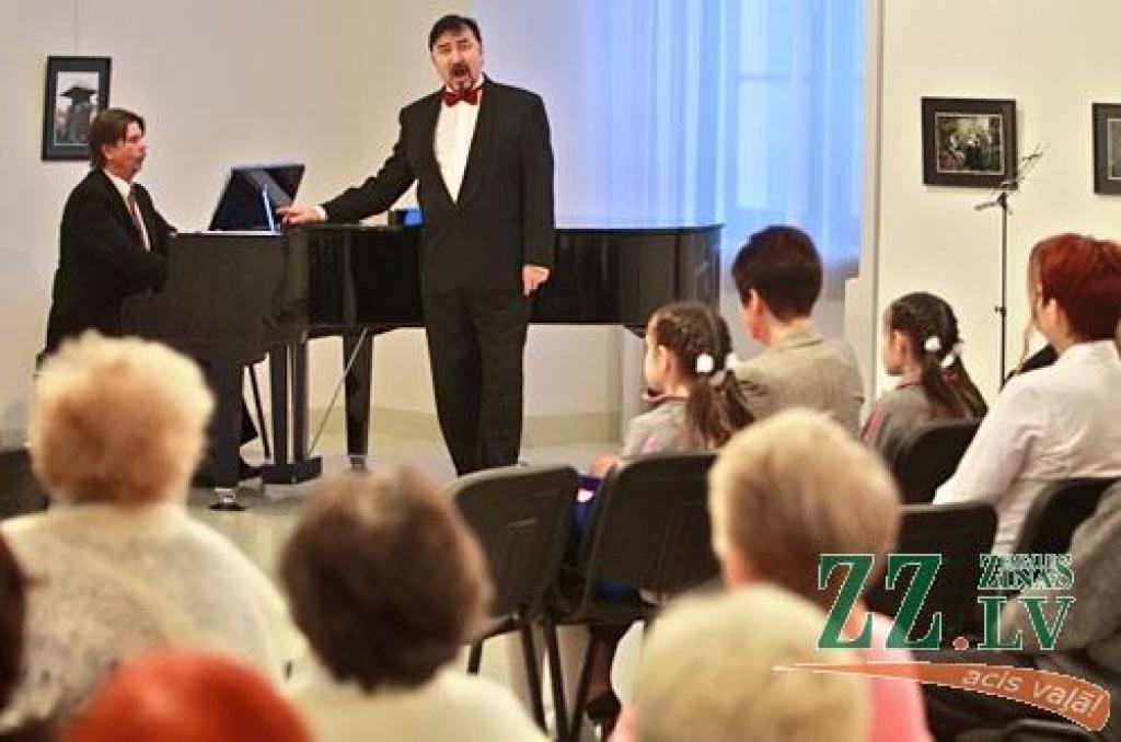 Rītvakar pulksten 17.30 ar koncertu «Russkije napevi» pilsētas kultūras namā, kur līdz ar Jelgavas kolektīviem «Slavjanočka» un «Zvonņica» uzstāsies arī jēkabpilieši un viesi no Krievijas pilsētas Kirovas, noslēgsies krievu kultūras...