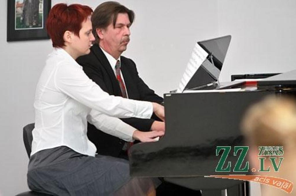 Rītvakar pulksten 17.30 ar koncertu «Russkije napevi» pilsētas kultūras namā, kur līdz ar Jelgavas kolektīviem «Slavjanočka» un «Zvonņica» uzstāsies arī jēkabpilieši un viesi no Krievijas pilsētas Kirovas, noslēgsies krievu kultūras...