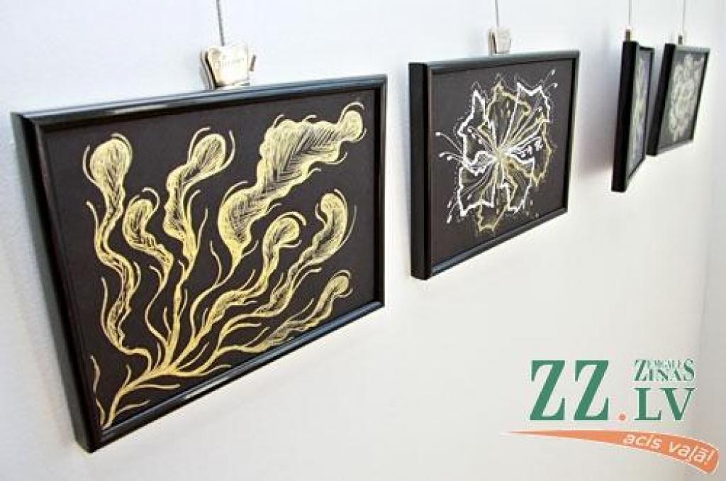 Atmošanās – tāds ir Jelgavas Mūzikas vidusskolas pasniedzējas Birutas Derumas meditatīvo zīmējumu izstādes vadmotīvs, ko izbaudīt interesenti aicināti pilsētas kultūras namā.
«Kad zīmēju, tā ir mana personīgā meditācija, labsajūta,...