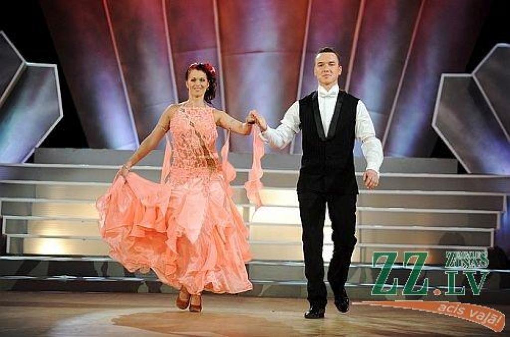 7.martā šovā «Dejo ar zvaigzni 3» Santa Didžus un jelgavnieks Māris Pūce šova skatītājus un žūriju pārsteidza ar negaidītu uzdrīkstēšanos, kas vēl ilgi saglabāja zināmu apjumu un viedokļu dalīšanos žūrijā - viņi dejoja asu tango,...