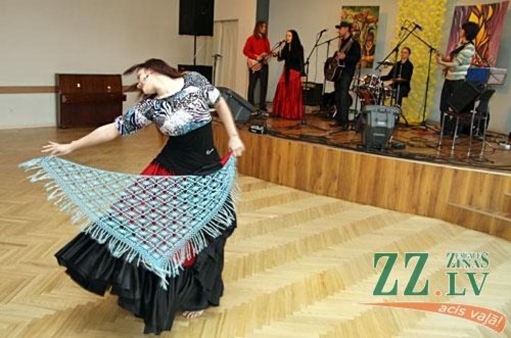 Lai rosinātu dziļāk iepazīt čigānu jeb romu vēsturi, kultūru, literatūru un mākslu, kas ir arī neatņemama visas Latvijas kultūras sastāvdaļa, noritējusi Jelgavas Sabiedrības integrācijas biroja rīkotā «Čigānu kultūras nedēļa». Par tās...