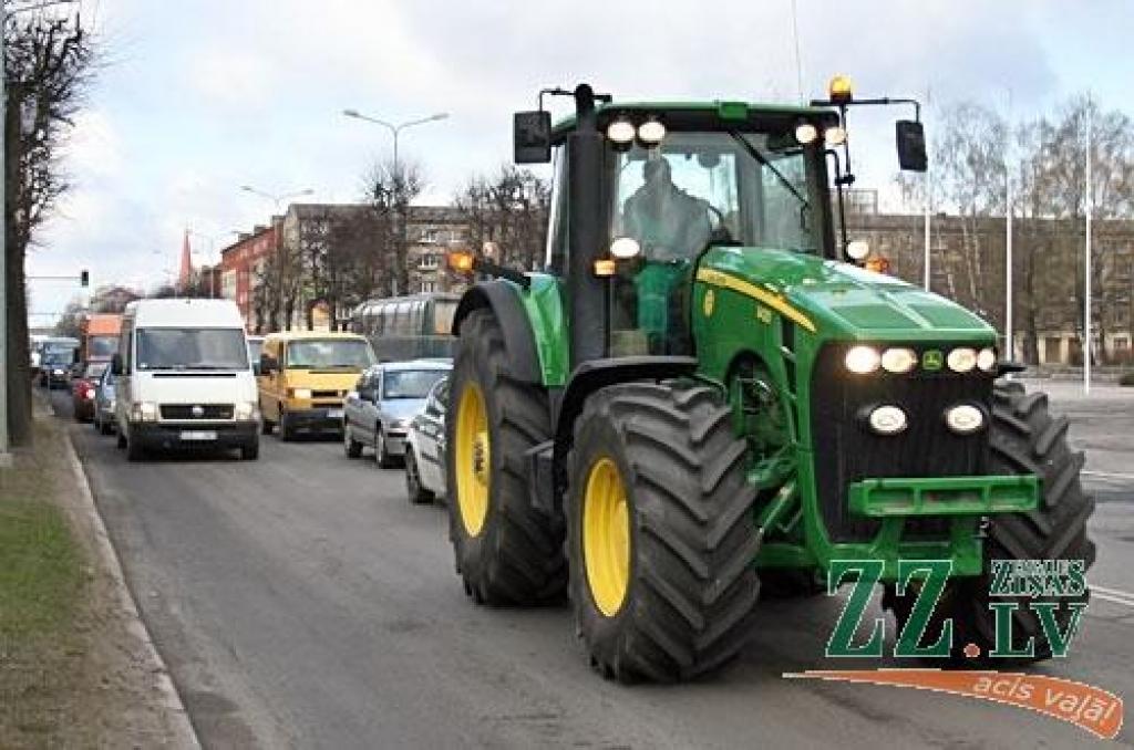 23.aprīlī ar varenu studentu gājienu un auto tehnikas parādi «mehi» soļoja uz Tehnisko fakultāti (TF), kādreizējo Mehanizācijas fakultāti, ieskandinot 16.Mehu dienas ar devīzi «Tur mana laime, kur Mehu saime».

Iespaidīgā tehnikas parāde...