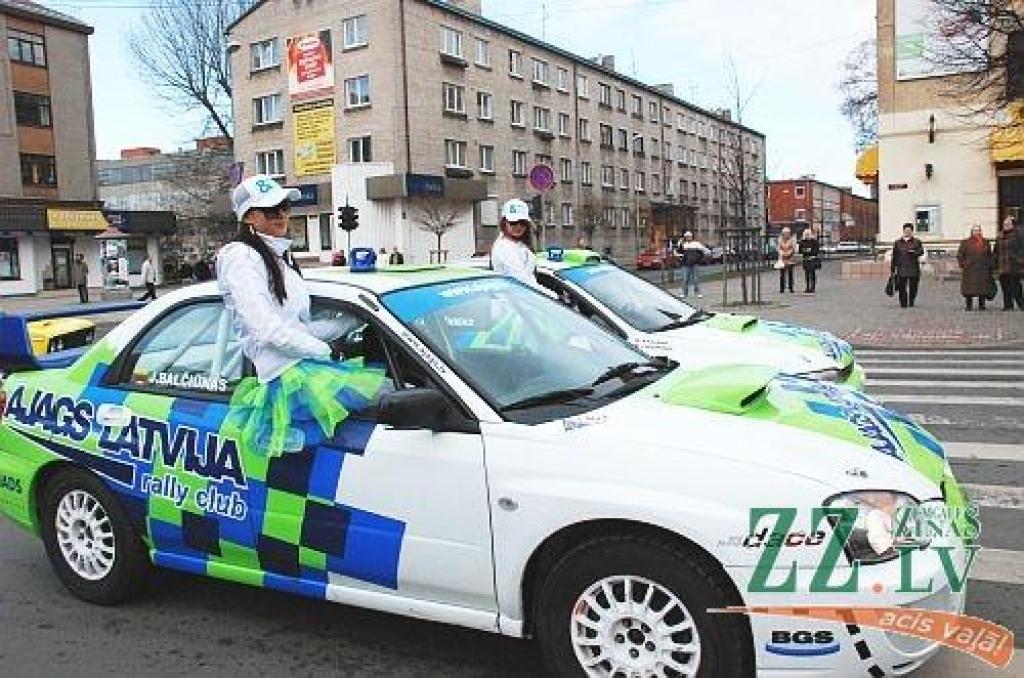23.aprīlī ar varenu studentu gājienu un auto tehnikas parādi «mehi» soļoja uz Tehnisko fakultāti (TF), kādreizējo Mehanizācijas fakultāti, ieskandinot 16.Mehu dienas ar devīzi «Tur mana laime, kur Mehu saime».

Iespaidīgā tehnikas parāde...