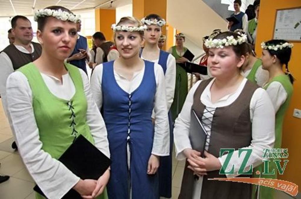 17.aprīlī Jelgavas 4.vidusskolā notika apvienota pilsētas koru skate un Jelgavas un Ozolnieku novadu koru skate. Fotogalerijā piedāvājam nelielu ieskatu tās norisē un iespaidos.
«Mūsu kori vienmēr strādājuši nopietni, ko apliecina arī šīs...