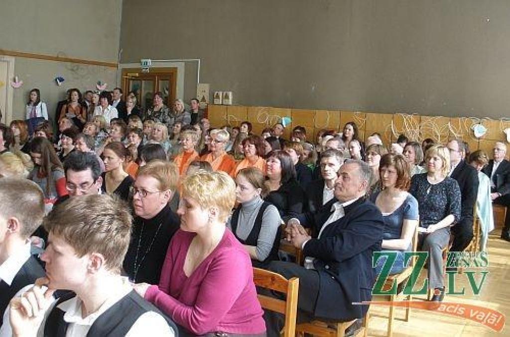 17.aprīlī Jelgavas 4.vidusskolā notika apvienota pilsētas koru skate un Jelgavas un Ozolnieku novadu koru skate. Fotogalerijā piedāvājam nelielu ieskatu tās norisē un iespaidos.
«Mūsu kori vienmēr strādājuši nopietni, ko apliecina arī šīs...