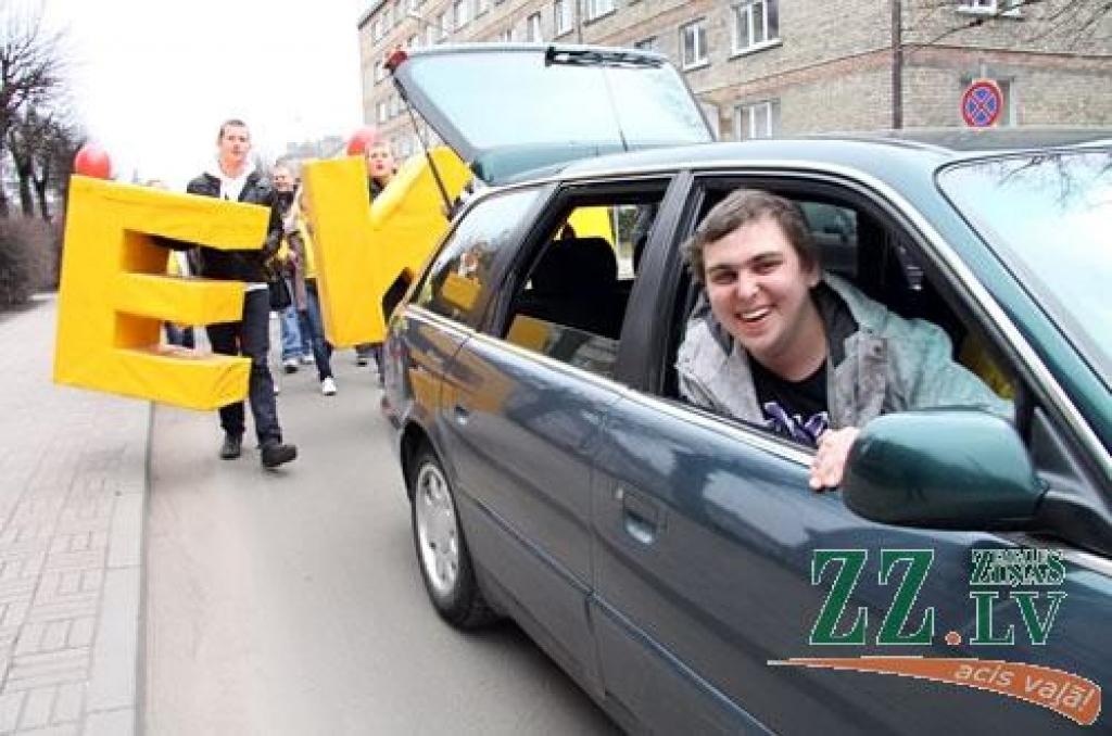 7.aprīlī savu fakultātes dienu svinēja Latvijas Lauksaimniecības universitātes (LLU) Ekonomikas fakultātes (EF) studenti. «Eku dienas 2010» atklāja šogad pirmos no tradicionālajiem fakultāšu svētkiem, kam vieni pēc otriem drīz sekos citi,...