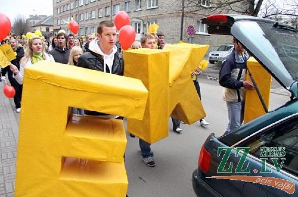 7.aprīlī savu fakultātes dienu svinēja Latvijas Lauksaimniecības universitātes (LLU) Ekonomikas fakultātes (EF) studenti. «Eku dienas 2010» atklāja šogad pirmos no tradicionālajiem fakultāšu svētkiem, kam vieni pēc otriem drīz sekos citi,...