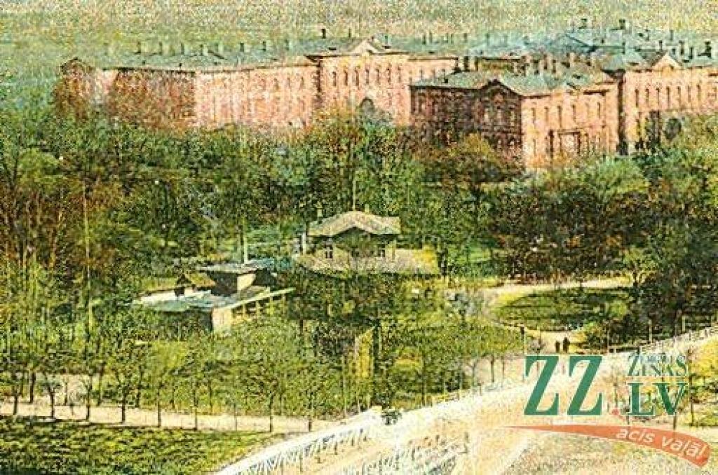 Kaut arī paviljona ēka Jelgavas pils parkā mūsdienās zināma kā LLU Studentu kluba mājvieta, bet tā būvēta kā restorāns. Vecajā attēlā redzam, ka arī agrāk ap to vietu atradies restorāns ar kolonnu terasi - tas bija «Sans Souci» (franču...