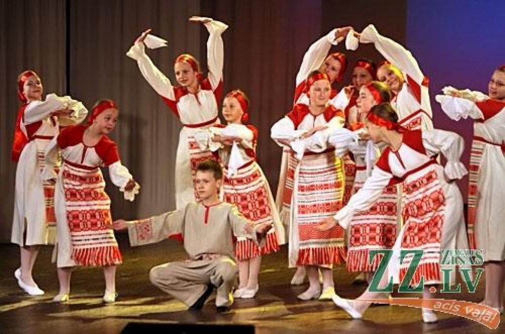 Akcentējot nacionālo kultūru dažādību un bagātību Jelgavā, kā arī spēju vienoties un piederēt savai valstij, piektdienas, 21.maija, vakarā pilsētas kultūras namā izskanēja Jelgavas nacionālo kultūras biedrību asociācijas rīkotais koncerts...