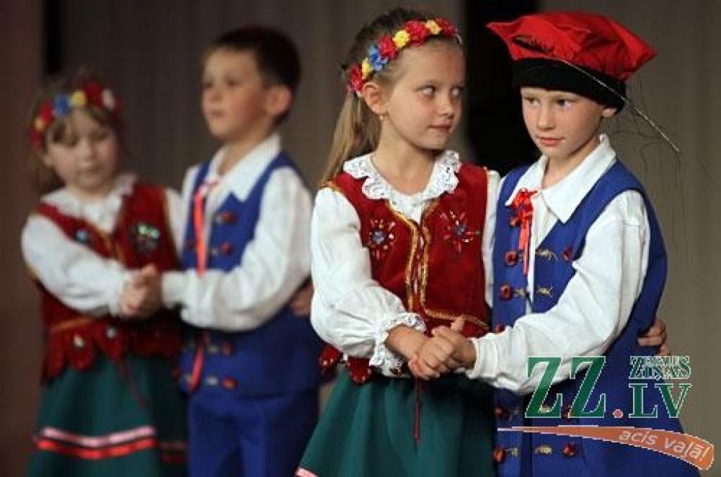 Akcentējot nacionālo kultūru dažādību un bagātību Jelgavā, kā arī spēju vienoties un piederēt savai valstij, piektdienas, 21.maija, vakarā pilsētas kultūras namā izskanēja Jelgavas nacionālo kultūras biedrību asociācijas rīkotais koncerts...