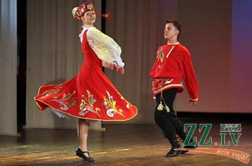 Akcentējot nacionālo kultūru dažādību un bagātību Jelgavā, kā arī spēju vienoties un piederēt savai valstij, piektdienas, 21.maija, vakarā pilsētas kultūras namā izskanēja Jelgavas nacionālo kultūras biedrību asociācijas rīkotais koncerts...