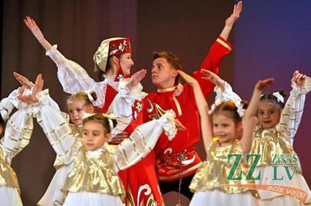 Akcentējot nacionālo kultūru dažādību un bagātību Jelgavā, kā arī spēju vienoties un piederēt savai valstij, piektdienas, 21.maija, vakarā pilsētas kultūras namā izskanēja Jelgavas nacionālo kultūras biedrību asociācijas rīkotais koncerts...