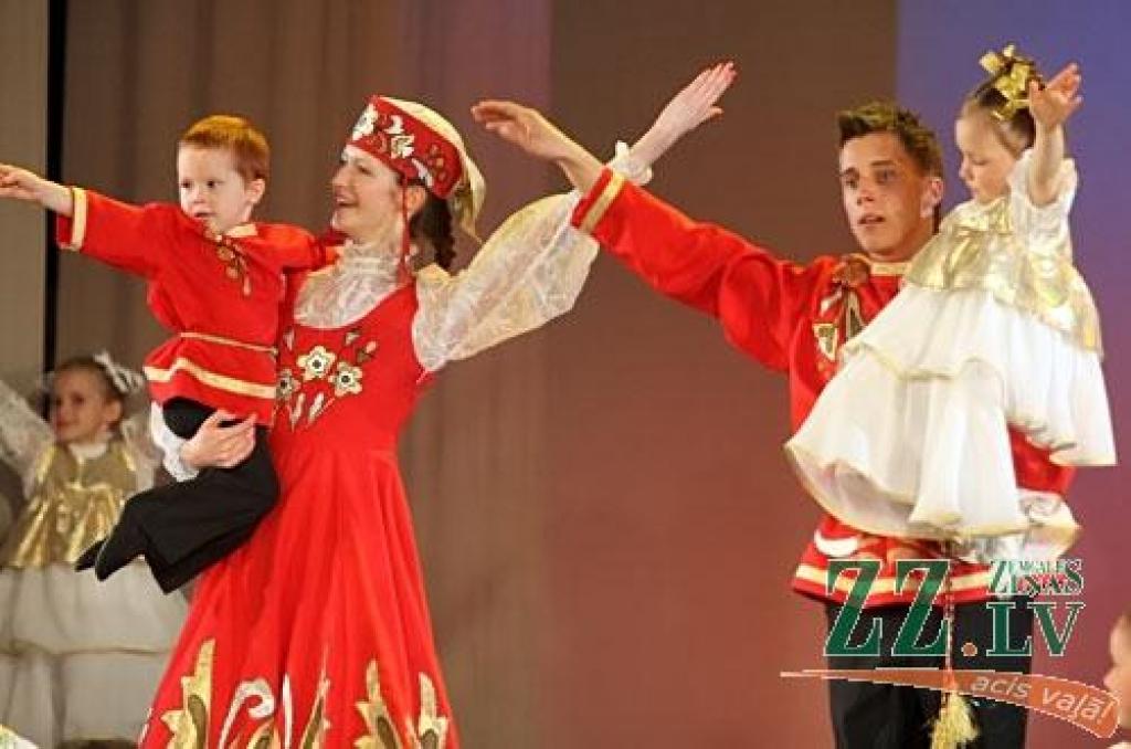 Akcentējot nacionālo kultūru dažādību un bagātību Jelgavā, kā arī spēju vienoties un piederēt savai valstij, piektdienas, 21.maija, vakarā pilsētas kultūras namā izskanēja Jelgavas nacionālo kultūras biedrību asociācijas rīkotais koncerts...