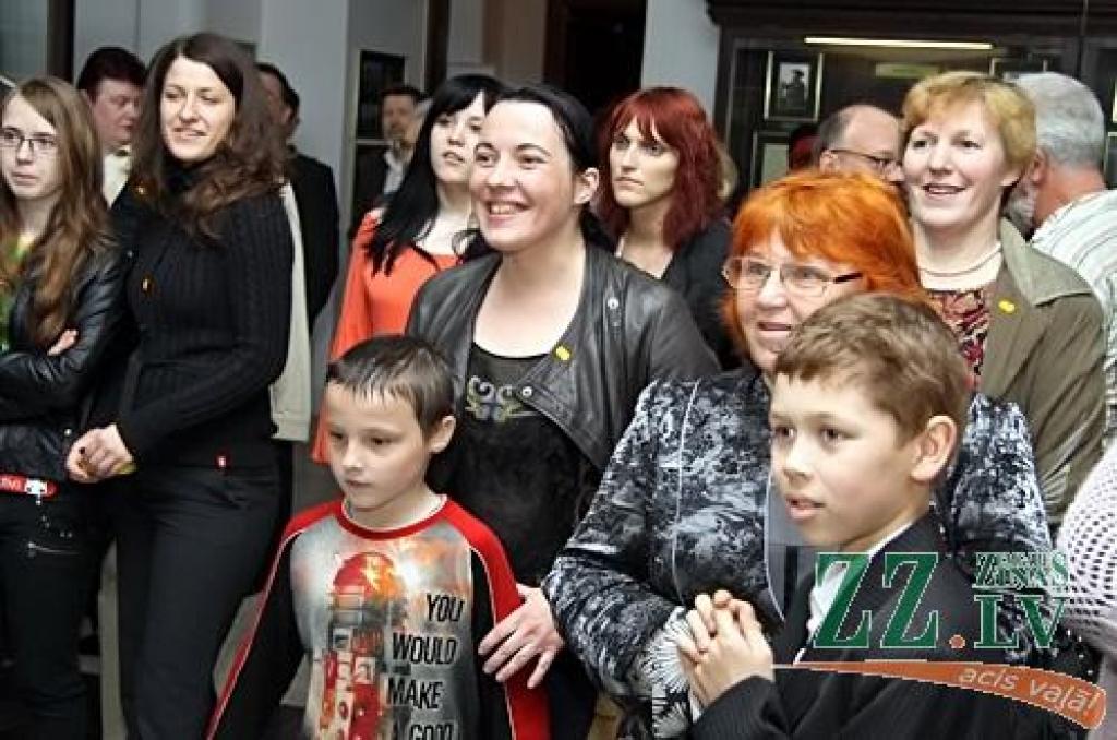 Tieši septiņos vakarā ar hercoga Jēkaba uzrunu no «Academia Petrina» ēkas balkona sākās Muzeju nakts pasākumi Ģ.Eliasa Jelgavas Vēstures un mākslas muzejā. Līdz pat vieniem naktī rosība valdīs gan šeit, gan Jelgavas pilī, gan Dzelzceļa...