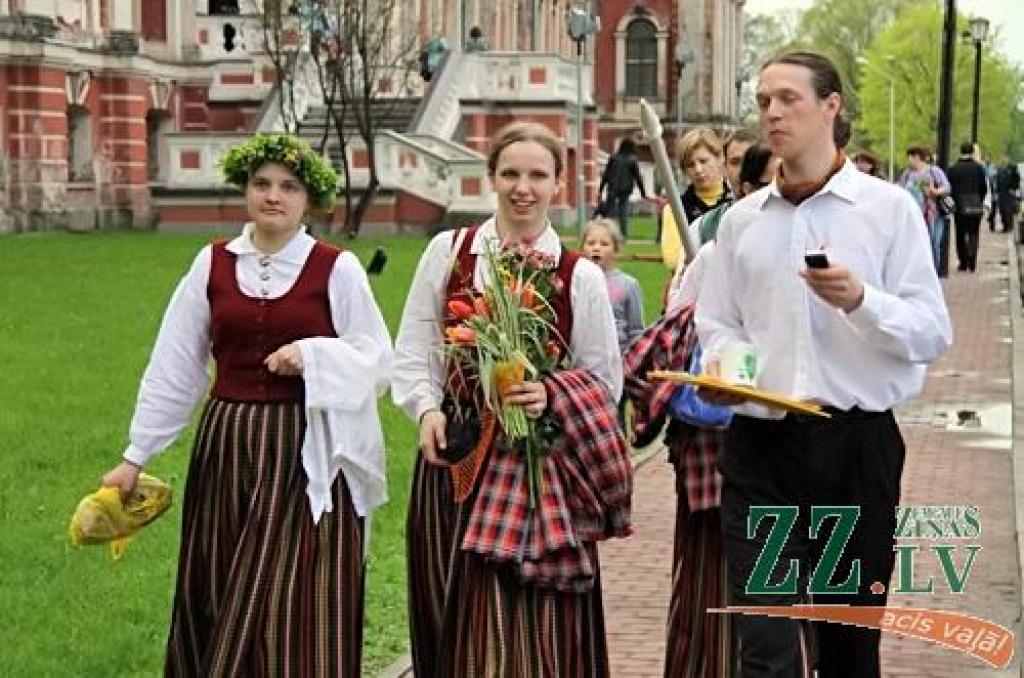 Tieši septiņos vakarā ar hercoga Jēkaba uzrunu no «Academia Petrina» ēkas balkona sākās Muzeju nakts pasākumi Ģ.Eliasa Jelgavas Vēstures un mākslas muzejā. Līdz pat vieniem naktī rosība valdīs gan šeit, gan Jelgavas pilī, gan Dzelzceļa...
