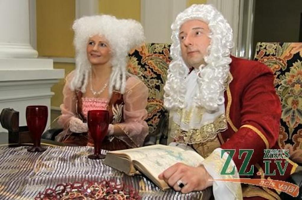 Tieši septiņos vakarā ar hercoga Jēkaba uzrunu no «Academia Petrina» ēkas balkona sākās Muzeju nakts pasākumi Ģ.Eliasa Jelgavas Vēstures un mākslas muzejā. Līdz pat vieniem naktī rosība valdīs gan šeit, gan Jelgavas pilī, gan Dzelzceļa...