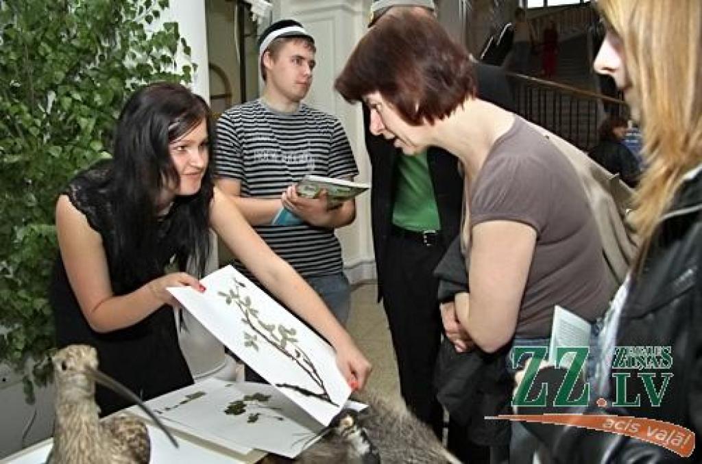 Tieši septiņos vakarā ar hercoga Jēkaba uzrunu no «Academia Petrina» ēkas balkona sākās Muzeju nakts pasākumi Ģ.Eliasa Jelgavas Vēstures un mākslas muzejā. Līdz pat vieniem naktī rosība valdīs gan šeit, gan Jelgavas pilī, gan Dzelzceļa...