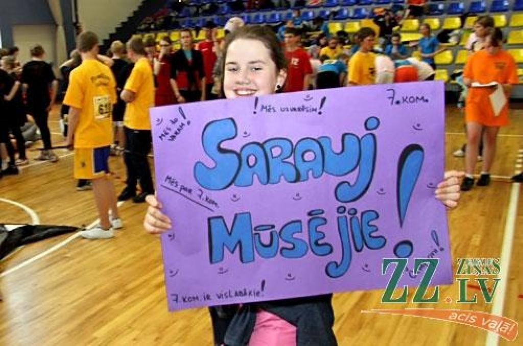 Jelgavas Sporta hallē vakar notika pēdējais skolēnu sporta un prāta spēļu «ZZ čempionāts» pusfināls.
Par ceļazīmi uz «Zelta zivtiņas» finālu 6.jūnijā Rīgā un ceļojumu uz saulaino Itāliju sacentās Jelgavas 1.ģimnāzijas un citu Zemgales...