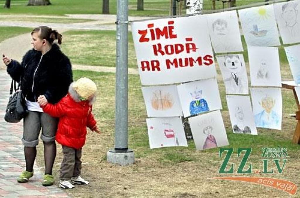 4.maija svētki Jelgavā turpinājās ar koncertu Uzvaras parkā «Ikviens ir Latvija!». Droši vien labvēlīgākos laika apstākļos pirmā sezonas brīvdabas koncerta apmeklētāju pulks būtu kuplāks, bet interesentu netrūka arī šoreiz. Līdzīgi...