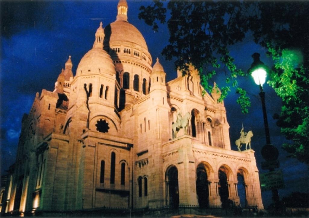 Augstā un gaišā Parīzes sirds / Le Coeur élevé et lumineux de Paris
Autors: Jānis Stundiņš