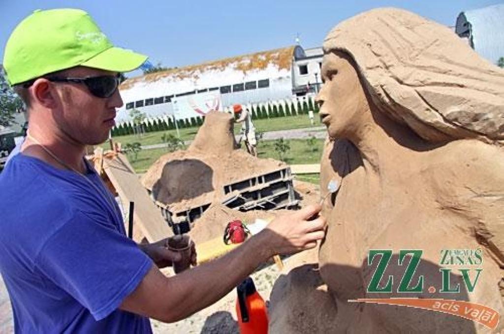 Jelgavā jau svētdien sācies lielākais smilšu skulptūru festivāls Baltijā «Summer Signs 2010» (Vasaras zīmes), kas šoreiz notiek jau ceturto reizi. Sestdien visas dienas garumā Jelgavā ieradās 15 dalībnieki no 10 valstīm, kas jau svētdien...