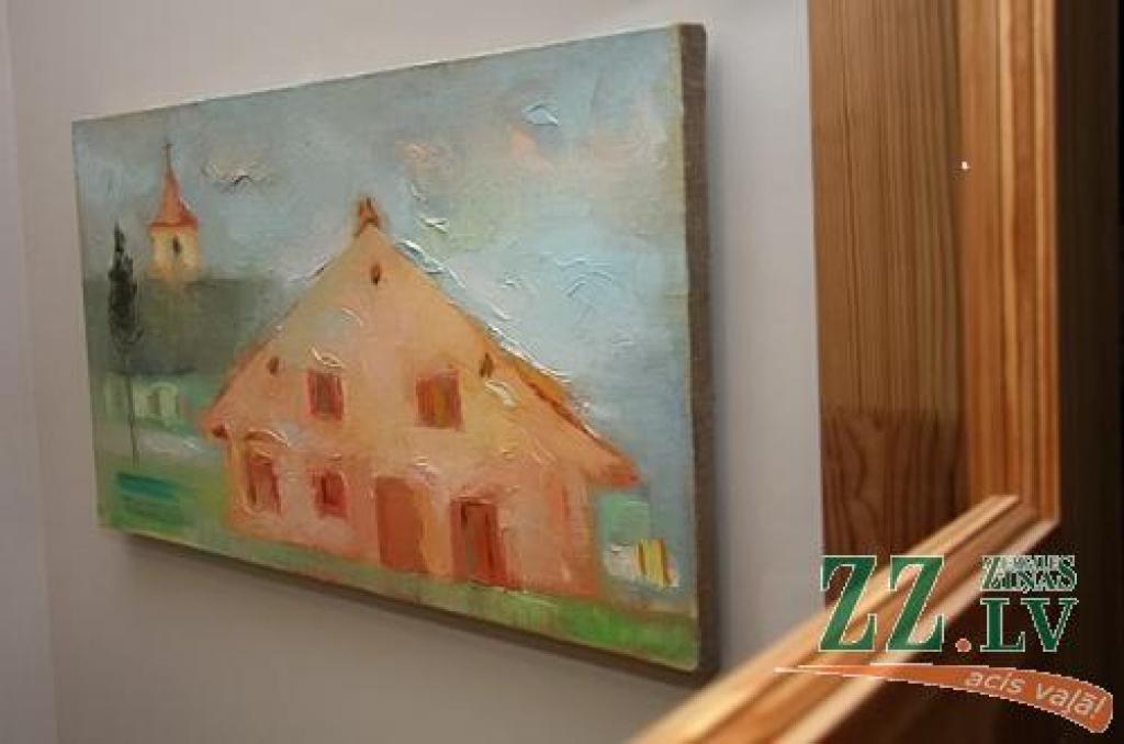 Lindu Freibergu droši varam saukt par mūsu novadnieci – māksliniece kopā ar dzīvesbiedru Kārli Freibergu nu jau divus gadus mīt Platones upes krastā Jelgavas novadā. Tur tapusi arī lielākā daļa no Jelgavas galerijā «Suņa taka»...