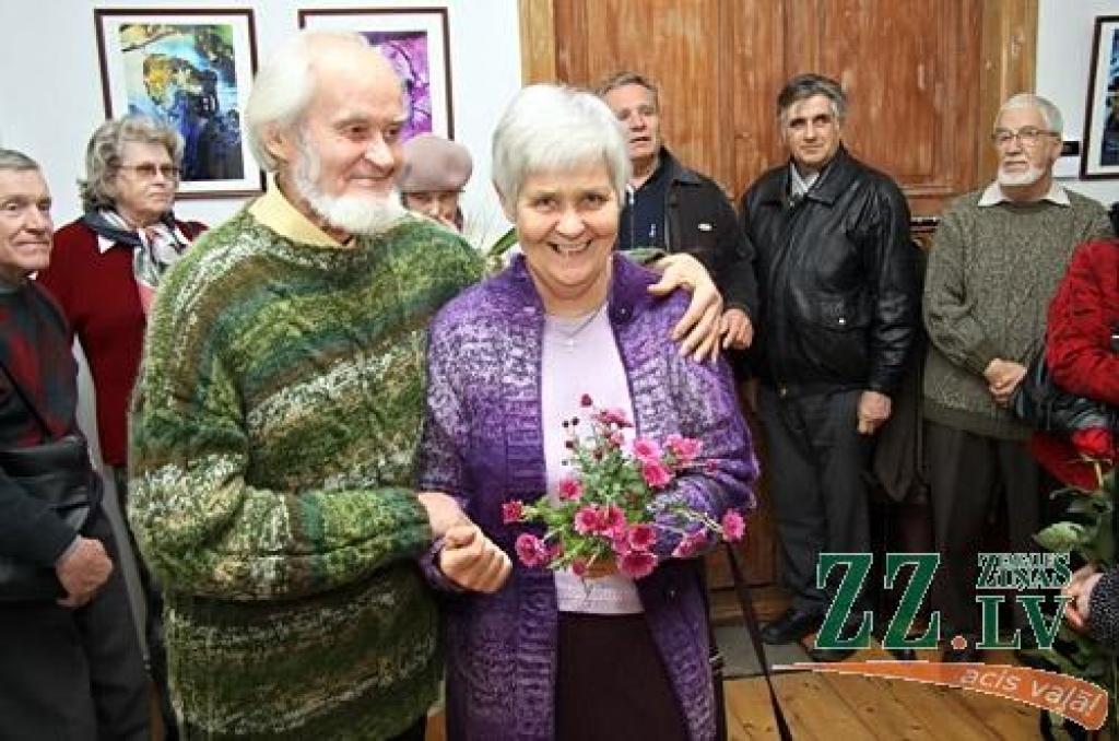 Vecpilsētas galerijā «Su.Ta» jeb pilnā nosaukumā «Suņa taka» gleznu izstādi nomainījušas fotogrāfijas – kopš piektdienas tajā skatāmi jelgavnieka Haralda Smilgas darbi.
Izstādes atklāšana piektdienas pēcpusdienā pulcēja neparasti daudz...
