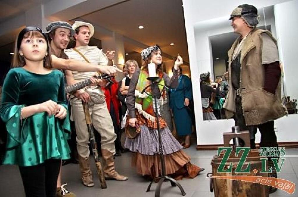 Hercoga Jēkaba 400 gadu jubilejas svinības, sākušās Ģ.Eliasa Vēstures un mākslas muzejā un Jelgavas pilī, turpinājās pilsētas kultūras namā. Pirms Dailes teātra muzikālās izrādes «Reiz Tobago...» notika galma un pavalstnieku tikšanās....