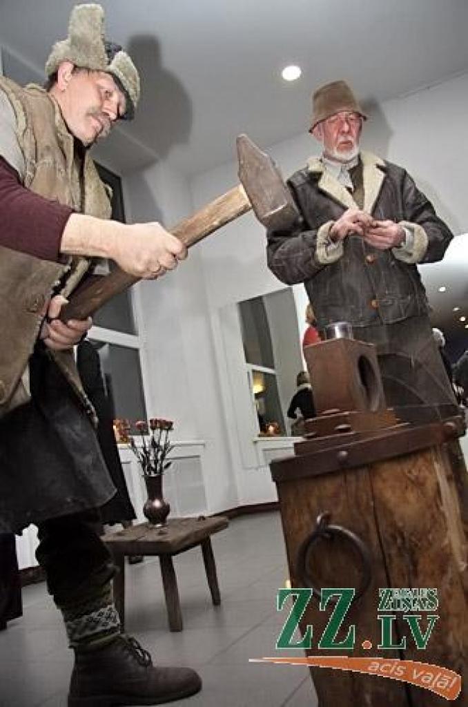 Hercoga Jēkaba 400 gadu jubilejas svinības, sākušās Ģ.Eliasa Vēstures un mākslas muzejā un Jelgavas pilī, turpinājās pilsētas kultūras namā. Pirms Dailes teātra muzikālās izrādes «Reiz Tobago...» notika galma un pavalstnieku tikšanās....