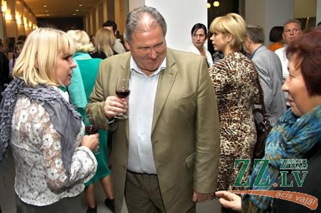 Hercoga Jēkaba 400 gadu jubilejas svinības, sākušās Ģ.Eliasa Vēstures un mākslas muzejā un Jelgavas pilī, turpinājās pilsētas kultūras namā. Pirms Dailes teātra muzikālās izrādes «Reiz Tobago...» notika galma un pavalstnieku tikšanās....