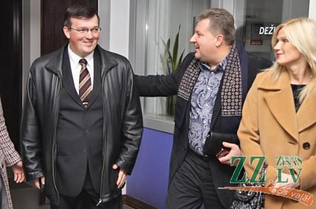 Hercoga Jēkaba 400 gadu jubilejas svinības, sākušās Ģ.Eliasa Vēstures un mākslas muzejā un Jelgavas pilī, turpinājās pilsētas kultūras namā. Pirms Dailes teātra muzikālās izrādes «Reiz Tobago...» notika galma un pavalstnieku tikšanās....