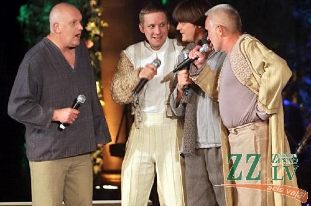 Hercoga Jēkaba 400 gadu jubilejas svinības, sākušās Ģ.Eliasa Vēstures un mākslas muzejā un Jelgavas pilī, turpinājās pilsētas kultūras namā. Pirms Dailes teātra muzikālās izrādes «Reiz Tobago...» notika galma un pavalstnieku tikšanās....