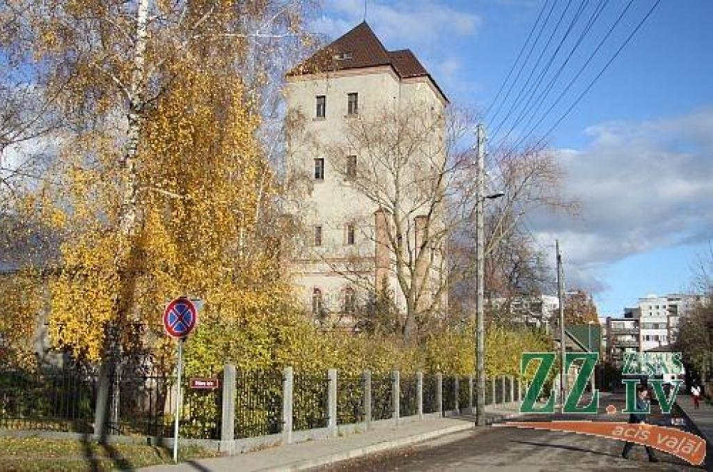 Jelgavas ūdenstornim šogad ir zināma jubileja, jo to būvēja pirms 130 gadiem – 1880. gadā, taču sākotnēji tas bijis zemāks.

Pēc dažādiem avotiem, Jelgava ir bijusi viena no pirmajām Latvijas pilsētām, kurā ierīkota centralizēta...