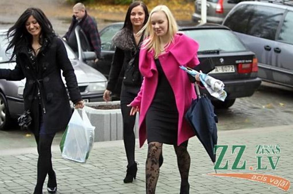 Režisores Elīnas Apsītes veidotais pasākums bija veltīts dzirkstošām emocijām, priekšnesumiem, dejām un pārsteigumiem, ko sarūpējuši ne tikai skolēni, bet arī absolventi un pedagogi. Kultūras namā visi pulcējās par godu divdesmitgadniecei...