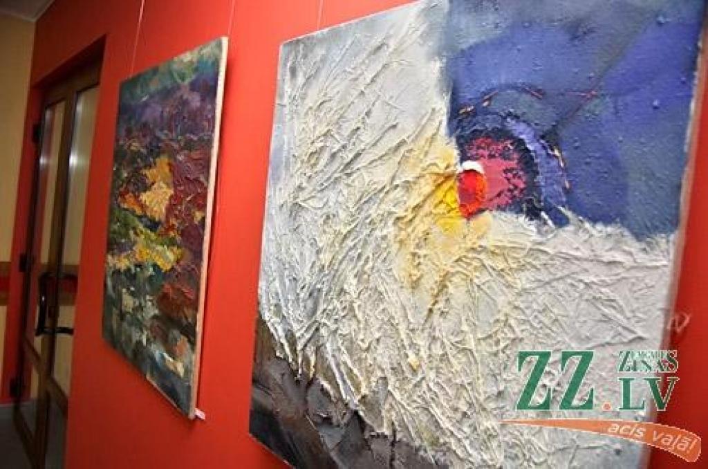 Līdz 21.novembrim Jelgavas Zinātniskās bibliotēkas galerijā skatāma jelgavnieka Valerijana Dadžāna gleznu izstāde. Valerijans Dadžāns ir viens no tiem, kurš stāvējis pie Jelgavas Mākslinieku biedrības šūpuļa 1970.gadā un piedalījies tās...
