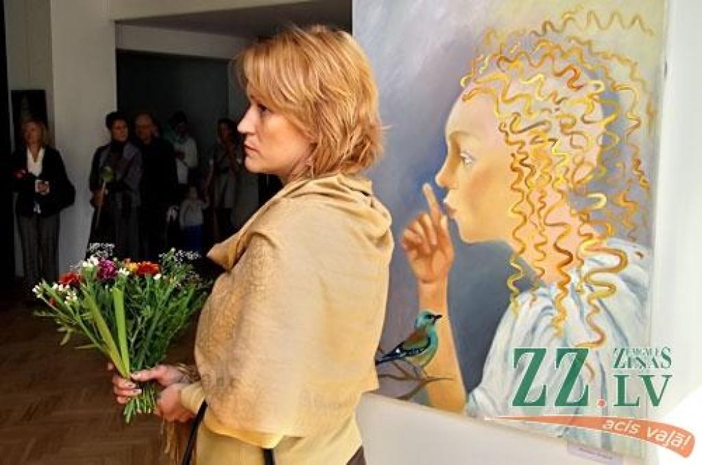 Līdz oktobra beigām Jelgavas kultūras namā skatāma aģentūras «Kultūra» mākslinieces Andas Kalniņas gleznu personālizstāde, kuras atklāšana ceturtdien sakrita ar deviņu Tautas gleznošanas studijas dalībnieču – A.Kalniņas audzēkņu – darbu...