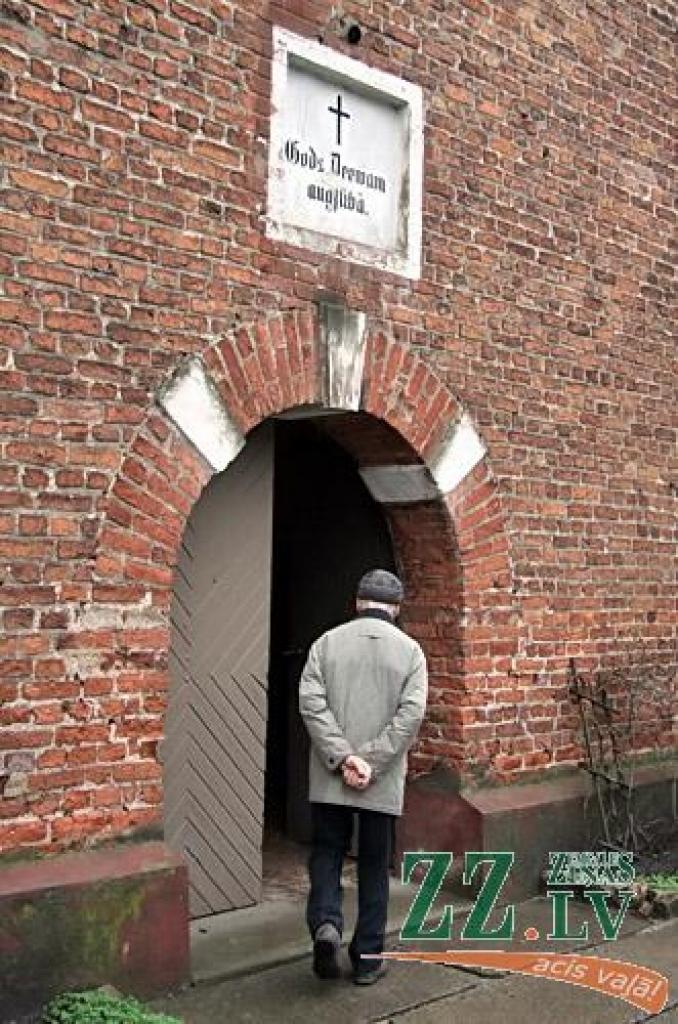 Latvijas Republikas proklamēšanas 92.gadadienas svētku pasākumi 18.novembrī Jelgavā sākās ar ekumēnisko dievkalpojumu Sv.Annas katedrālē, uz kuru bija ieradies LELB Liepājas diecēzes bīskaps Pāvils Brūvers, bet līdz ar Sv.Annas draudzes...