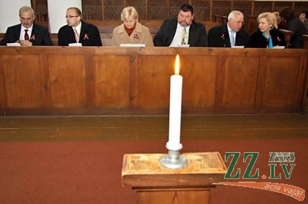 Latvijas Republikas proklamēšanas 92.gadadienas svētku pasākumi 18.novembrī Jelgavā sākās ar ekumēnisko dievkalpojumu Sv.Annas katedrālē, uz kuru bija ieradies LELB Liepājas diecēzes bīskaps Pāvils Brūvers, bet līdz ar Sv.Annas draudzes...
