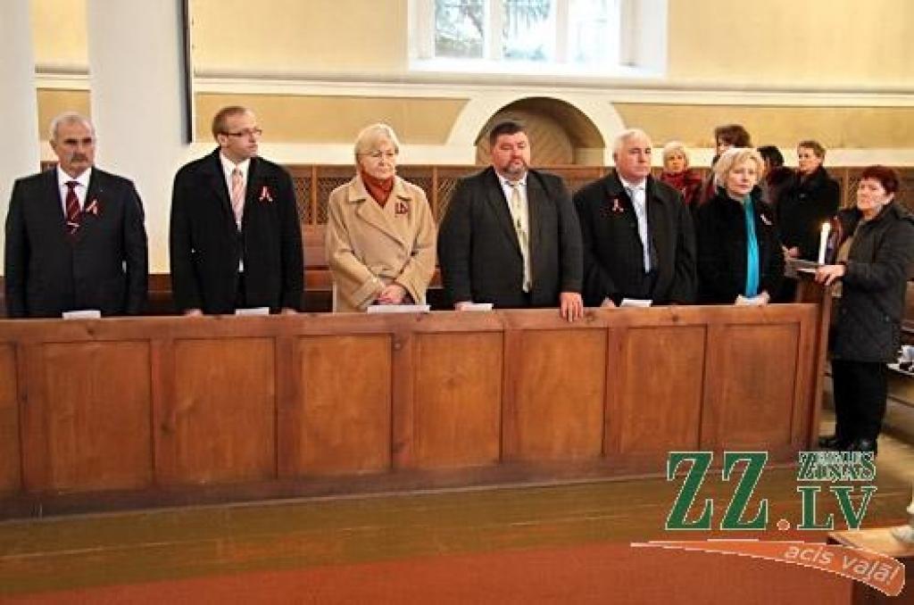 Latvijas Republikas proklamēšanas 92.gadadienas svētku pasākumi 18.novembrī Jelgavā sākās ar ekumēnisko dievkalpojumu Sv.Annas katedrālē, uz kuru bija ieradies LELB Liepājas diecēzes bīskaps Pāvils Brūvers, bet līdz ar Sv.Annas draudzes...