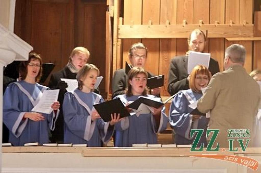 Latvijas Republikas proklamēšanas 92.gadadienas svētku pasākumi 18.novembrī Jelgavā sākās ar ekumēnisko dievkalpojumu Sv.Annas katedrālē, uz kuru bija ieradies LELB Liepājas diecēzes bīskaps Pāvils Brūvers, bet līdz ar Sv.Annas draudzes...