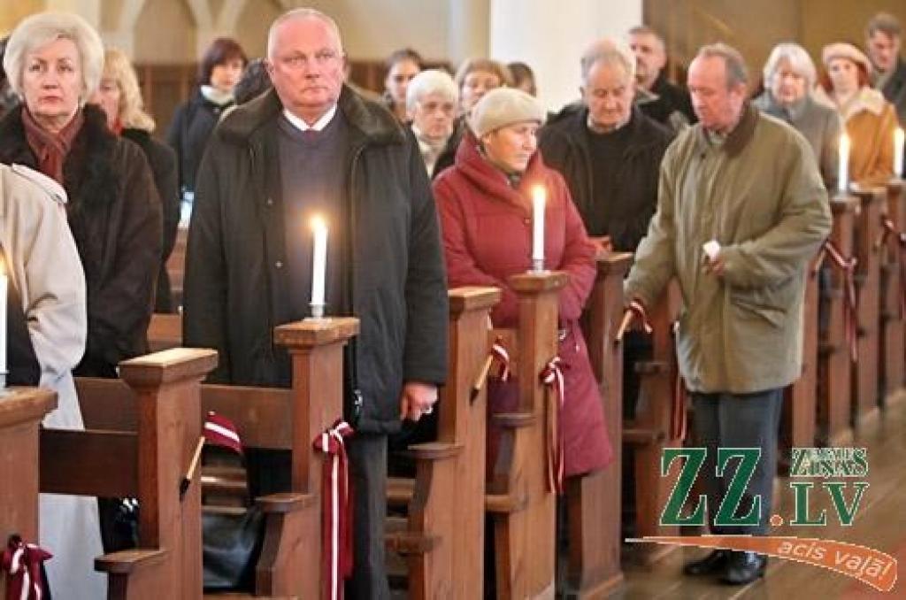 Latvijas Republikas proklamēšanas 92.gadadienas svētku pasākumi 18.novembrī Jelgavā sākās ar ekumēnisko dievkalpojumu Sv.Annas katedrālē, uz kuru bija ieradies LELB Liepājas diecēzes bīskaps Pāvils Brūvers, bet līdz ar Sv.Annas draudzes...