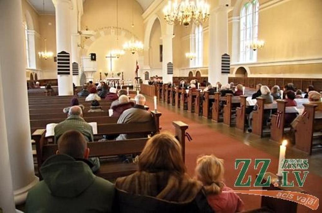Latvijas Republikas proklamēšanas 92.gadadienas svētku pasākumi 18.novembrī Jelgavā sākās ar ekumēnisko dievkalpojumu Sv.Annas katedrālē, uz kuru bija ieradies LELB Liepājas diecēzes bīskaps Pāvils Brūvers, bet līdz ar Sv.Annas draudzes...