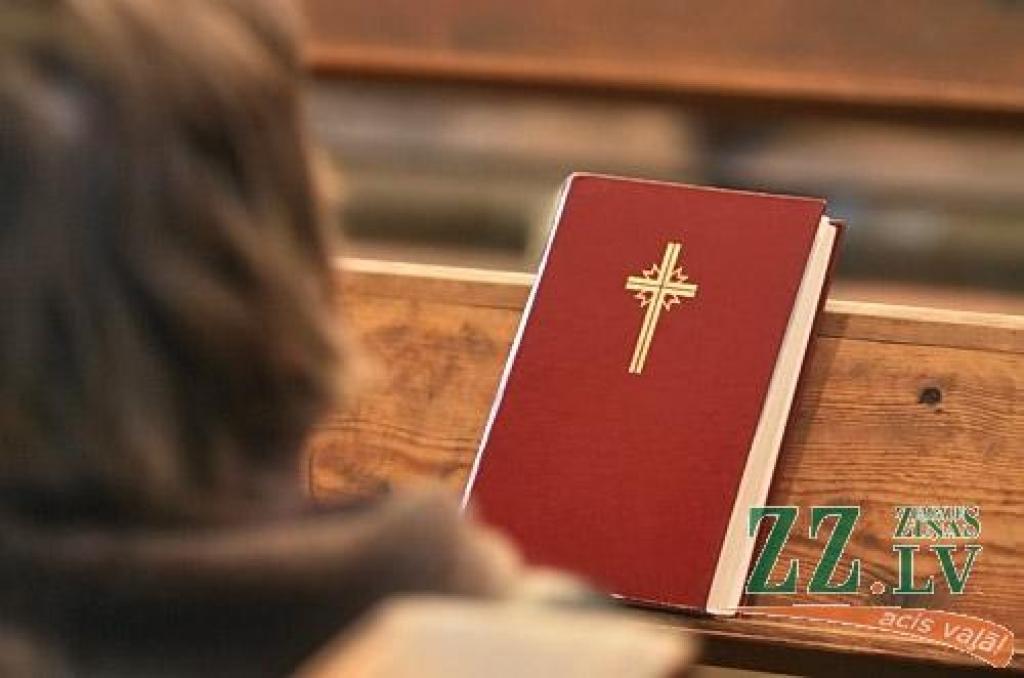 Latvijas Republikas proklamēšanas 92.gadadienas svētku pasākumi 18.novembrī Jelgavā sākās ar ekumēnisko dievkalpojumu Sv.Annas katedrālē, uz kuru bija ieradies LELB Liepājas diecēzes bīskaps Pāvils Brūvers, bet līdz ar Sv.Annas draudzes...