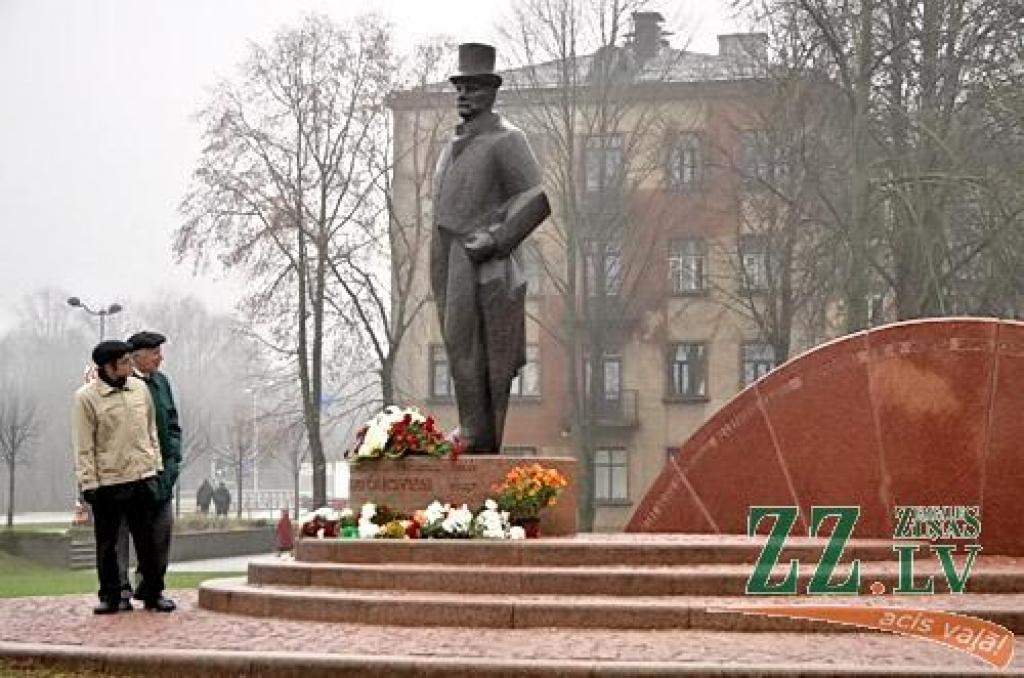 Latvijas Republikas proklamēšanas 92.gadadienas svētku pasākumi 18.novembrī Jelgavā sākās ar ekumēnisko dievkalpojumu Sv.Annas katedrālē, uz kuru bija ieradies LELB Liepājas diecēzes bīskaps Pāvils Brūvers, bet līdz ar Sv.Annas draudzes...
