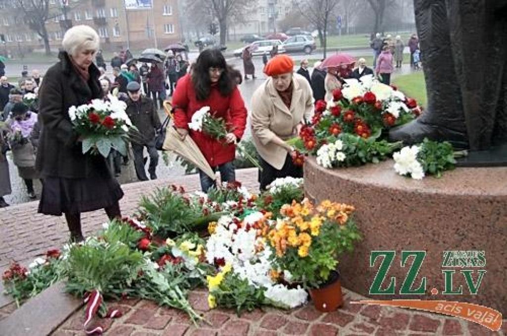 Latvijas Republikas proklamēšanas 92.gadadienas svētku pasākumi 18.novembrī Jelgavā sākās ar ekumēnisko dievkalpojumu Sv.Annas katedrālē, uz kuru bija ieradies LELB Liepājas diecēzes bīskaps Pāvils Brūvers, bet līdz ar Sv.Annas draudzes...