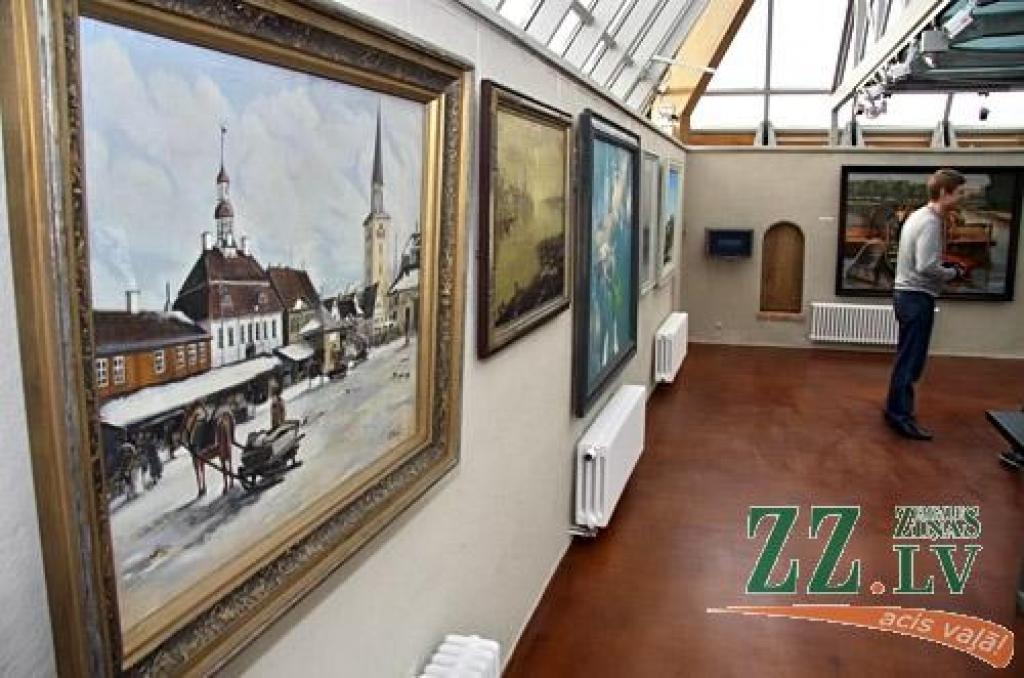 Otrdien pulksten 12 pēc rekonstrukcijas svinīgi atklās Jelgavas Sv.Trīsvienības baznīcas torni, bet «Ziņām» šajā, domājams, daudzus jelgavniekus interesējošajā objektā izdevās paviesoties dienu pirms tā atvēršanas plašākam apmeklētāju...