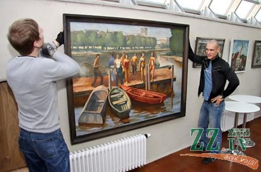 Otrdien pulksten 12 pēc rekonstrukcijas svinīgi atklās Jelgavas Sv.Trīsvienības baznīcas torni, bet «Ziņām» šajā, domājams, daudzus jelgavniekus interesējošajā objektā izdevās paviesoties dienu pirms tā atvēršanas plašākam apmeklētāju...